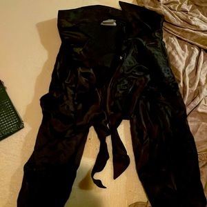 This Silk Shirt is a tie shirt that makes it look like a belly shirt perfection